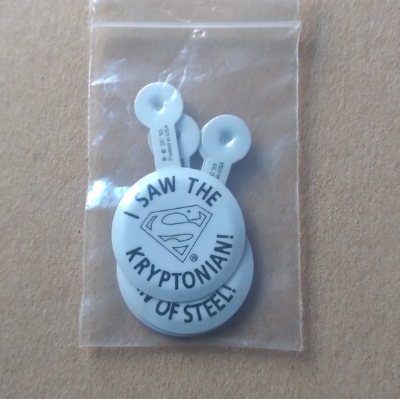 Superman Pins(Fold) - Picture 2 of 2